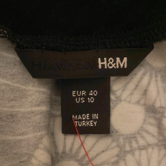 Black and white floral wrap dress - Picture 8 of 8